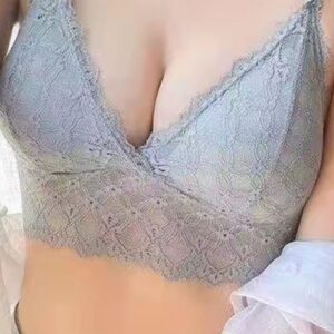 Brassière croisée dans le dos